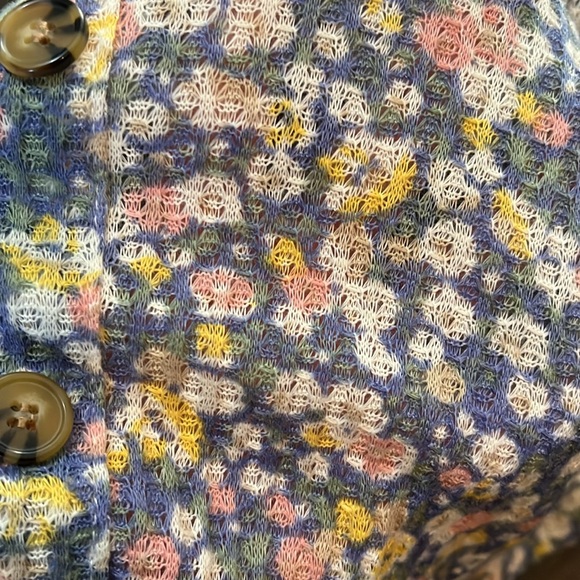 Floral top - Picture 9 of 10